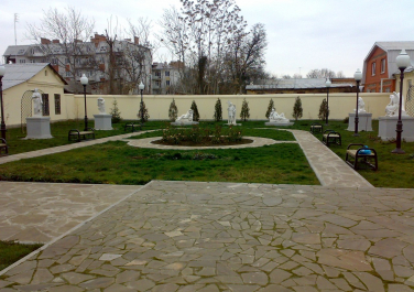 Таганрог, двор картинной галерии