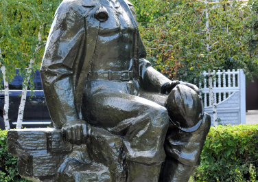 Памятник шахтерам Донецка, Достопримечательности