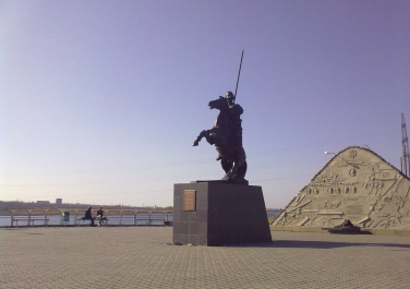 Волгодонск, памятник Бакланову