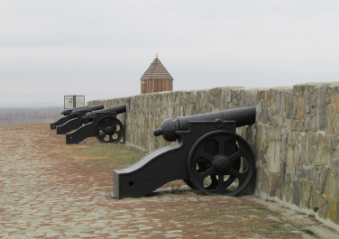 Сохранился лишь фрагмент крепостного вала шириной до 30 метров и высотой до 15 метров, примыкающий к Алексеевским воротам. Для пущей убедительности, на валу расставлены пушки.