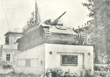 Братская могила воинов, погибших при освобождении Каменска от немецких захватчиков.