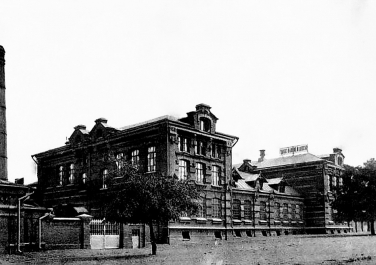 Казенный винный склад и здание магазина и типографии Е. В. Кулакова в станице Каменской.