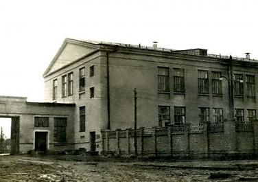 Гормолзавод. Старое здание. Был построен в декабре 1959 г., пущен в эксплуатацию в апреле 1960 г.