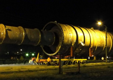 Транспортировка с Атоммаша 21.07.12 колонны фракционирования для Татнефти длинной 68 метров на Спецпричал