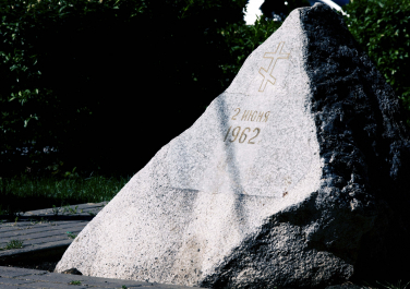 Памятный камень, посвящённый жертвам Новочеркасской трагедии 1962 года, Достопримечательности