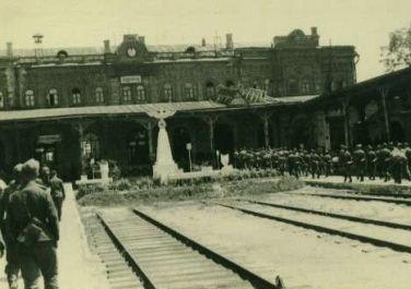 Старый вокзал (Таганрог-2). Фото периода оккупации 1941-1943 годов.