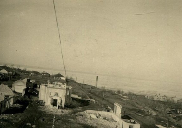 Годы ВОВ. Вид Таганрога. Фото сделано с маяка.