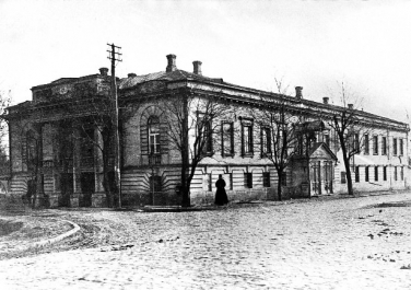 Архиерейская церковь. Сохранился, угол Чехова и Комсомольского переулка, за Центральным рынком.