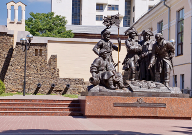 Памятник основателям крепости Святителя Дмитрия Ростовского