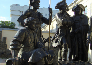 Памятник основателям крепости Святителя Дмитрия Ростовского (Ростов-на-Дону)