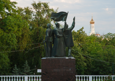 Памятник Великой Октябрьской революции