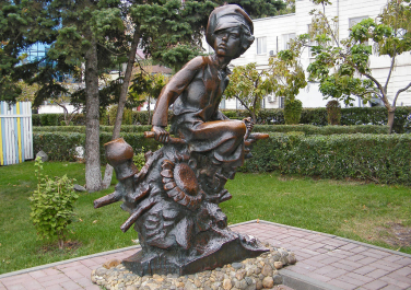 Скульптура «Нахалёнок» у речного вокзала (Ростов-на-Дону)