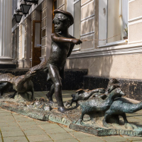 Скульптура «Нахалёнок» возле входа в ЗАГС (Ростов-на-Дону)