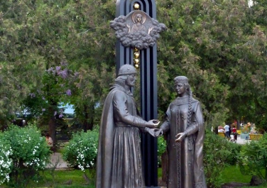 Памятник Петру и Февронии Муромским (Ростов-на-Дону)