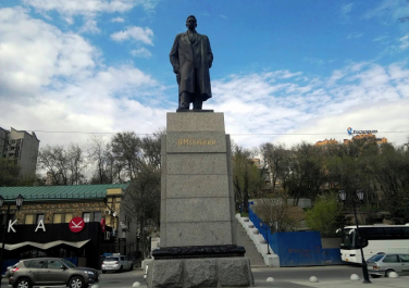 Памятник А.М. Горькому, Достопримечательности