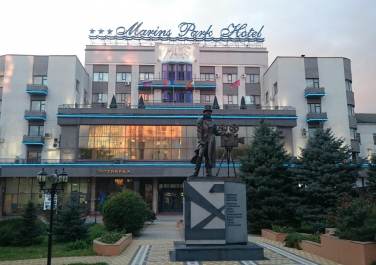  Ресторанно-гостиничный комплекс " Маринс Парк Отель Ростов "