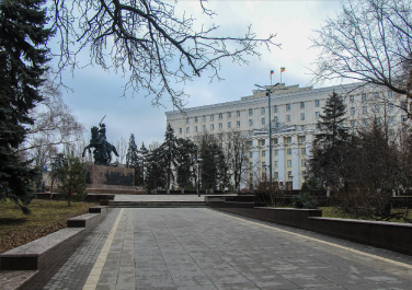 Площадь Советов, Достопримечательности