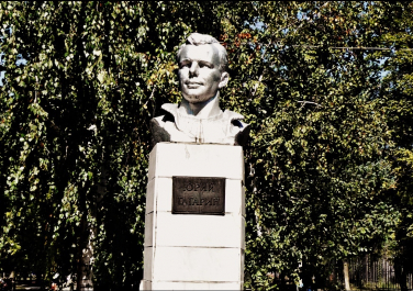 Азов, Памятник Ю. А. Гагарину