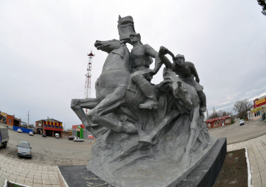 Егорлыкская, памятник в честь бойцов 1-й конной армии Будённого