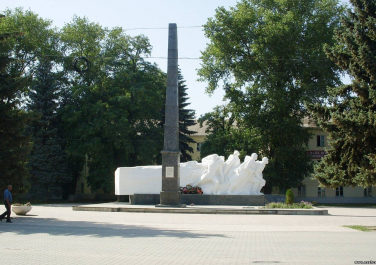 Зерноград, Памятник воинам, Современные, Профессиональные