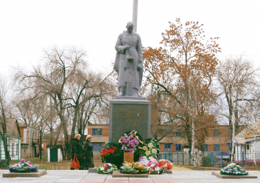 Кашары, Памятник неизвестному солдату, Современные