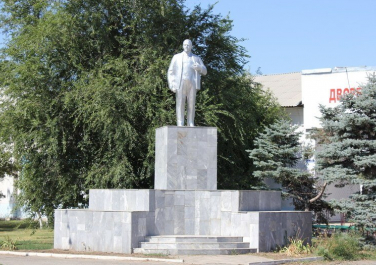 Зимовники, памятник В.И. Ленину