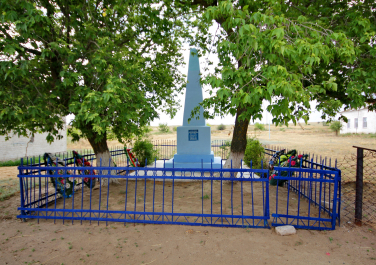 Обливская, Братская могила воинов Сталинградской битвы