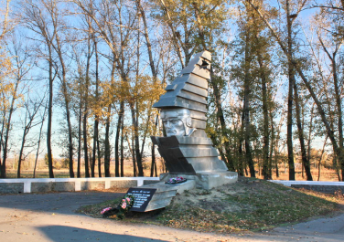 Обливская, Памятник летчику Дивиченко, Достопримечательности