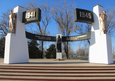 Орловский, Братская могила-мемориал павшим воинам 1943 года