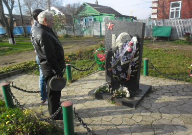 Орловский, Памятный знак, установленный на месте братского захоронения воинов 550 стрелкового полка 126 дивизии