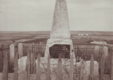 Постоянный памятник-обелиск на могиле погибших воинов в период ВОВ в боях при освобождении ст. Чертковской в декабре 1942 года. В могиле похоронены 229 солдат, сержантов и офицеров, фамилии которых неизвестны.