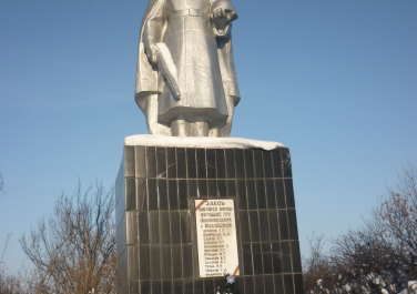 Тарасовский, Братская могила воинов-освободителей