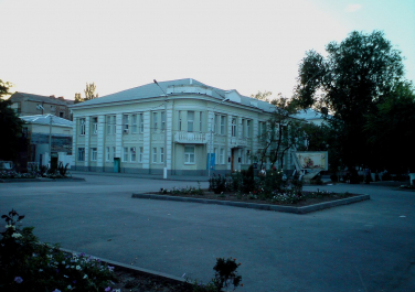 Вид на картинную галерею (пересечение ул. Ворошилова и Ленина).