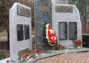 Донецк, Памятник воинам-героям, Достопримечательности