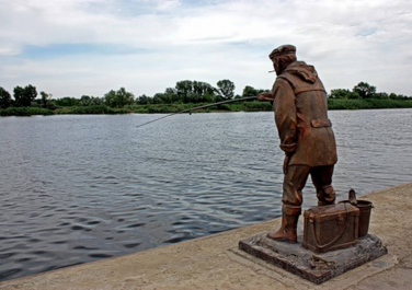 Каменск-Шахтинский, памятник рыбаку